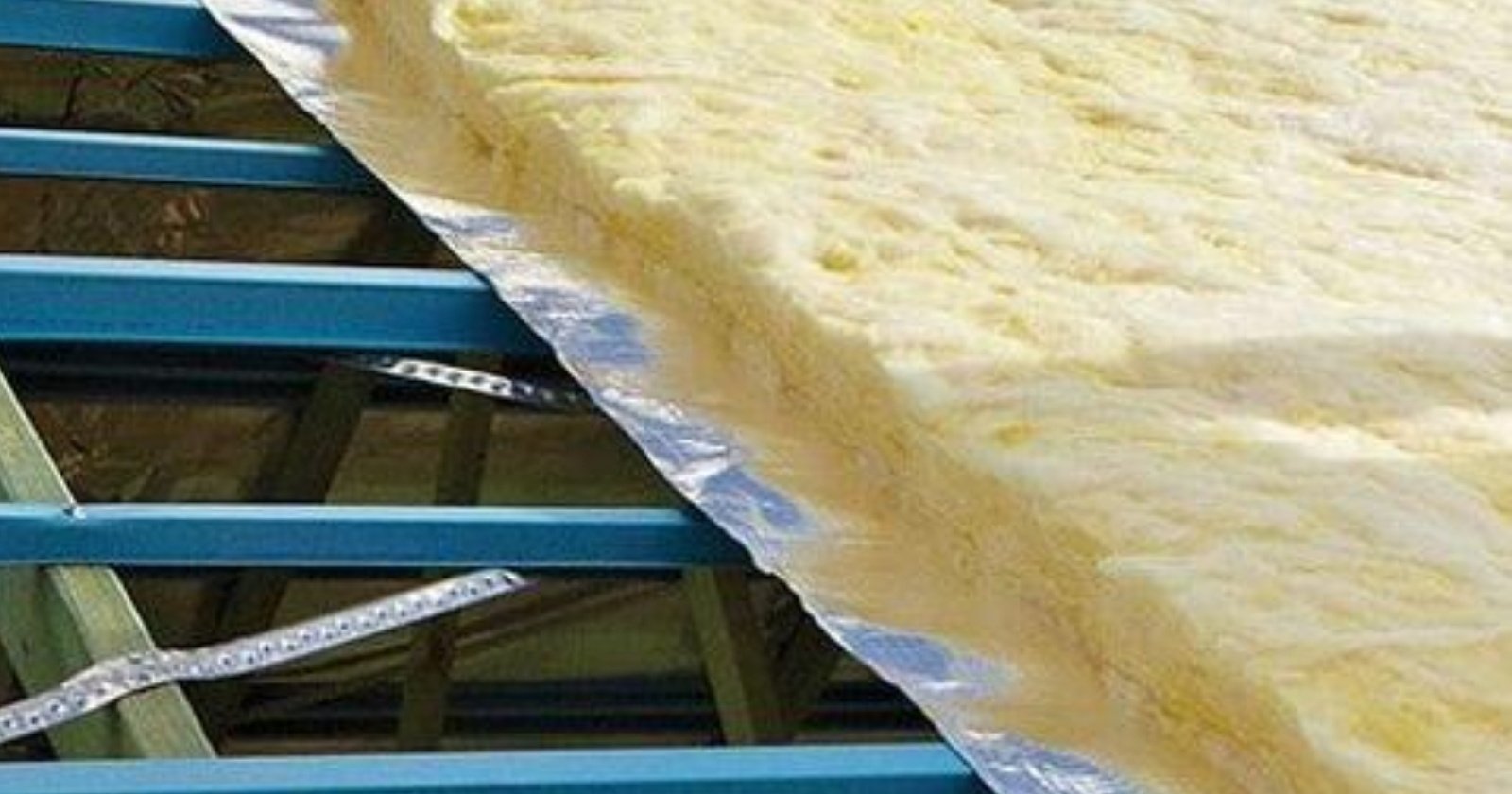 Roof blanket insulation for steel sheds