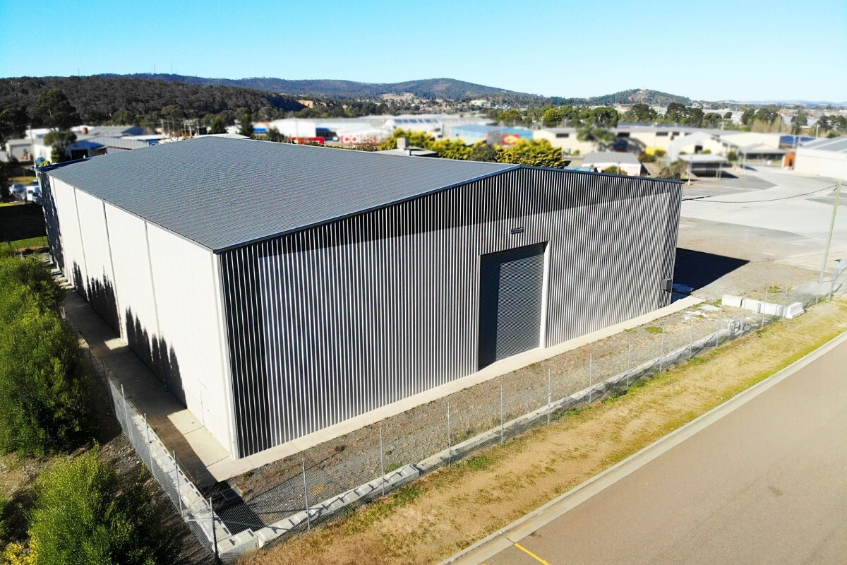 40 x 30 x 8 Industrial Shed Goulburn NSW side angle