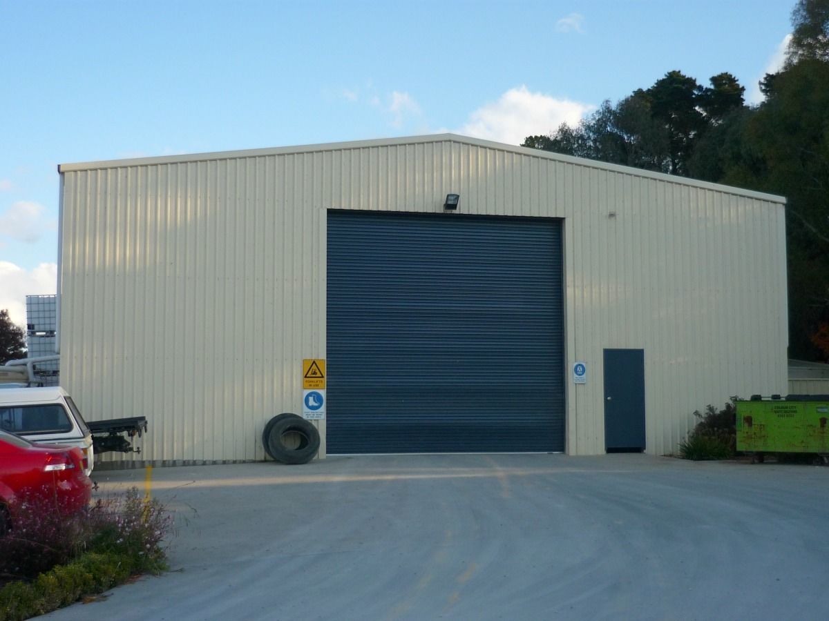 24 X 15 X 5.5 Industrial Shed Orange NSW shed door